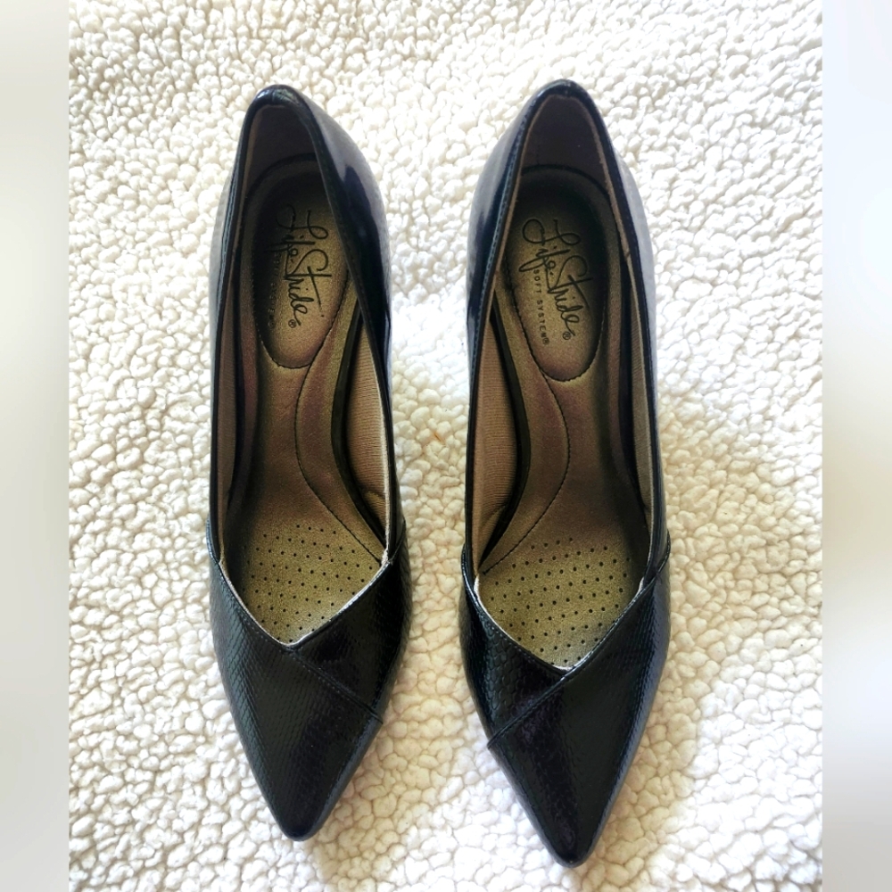 EUC LiftStride Black Pump Size 8.5